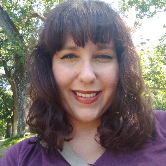 Meet your Posher, Kristina - Picture 2 of 2